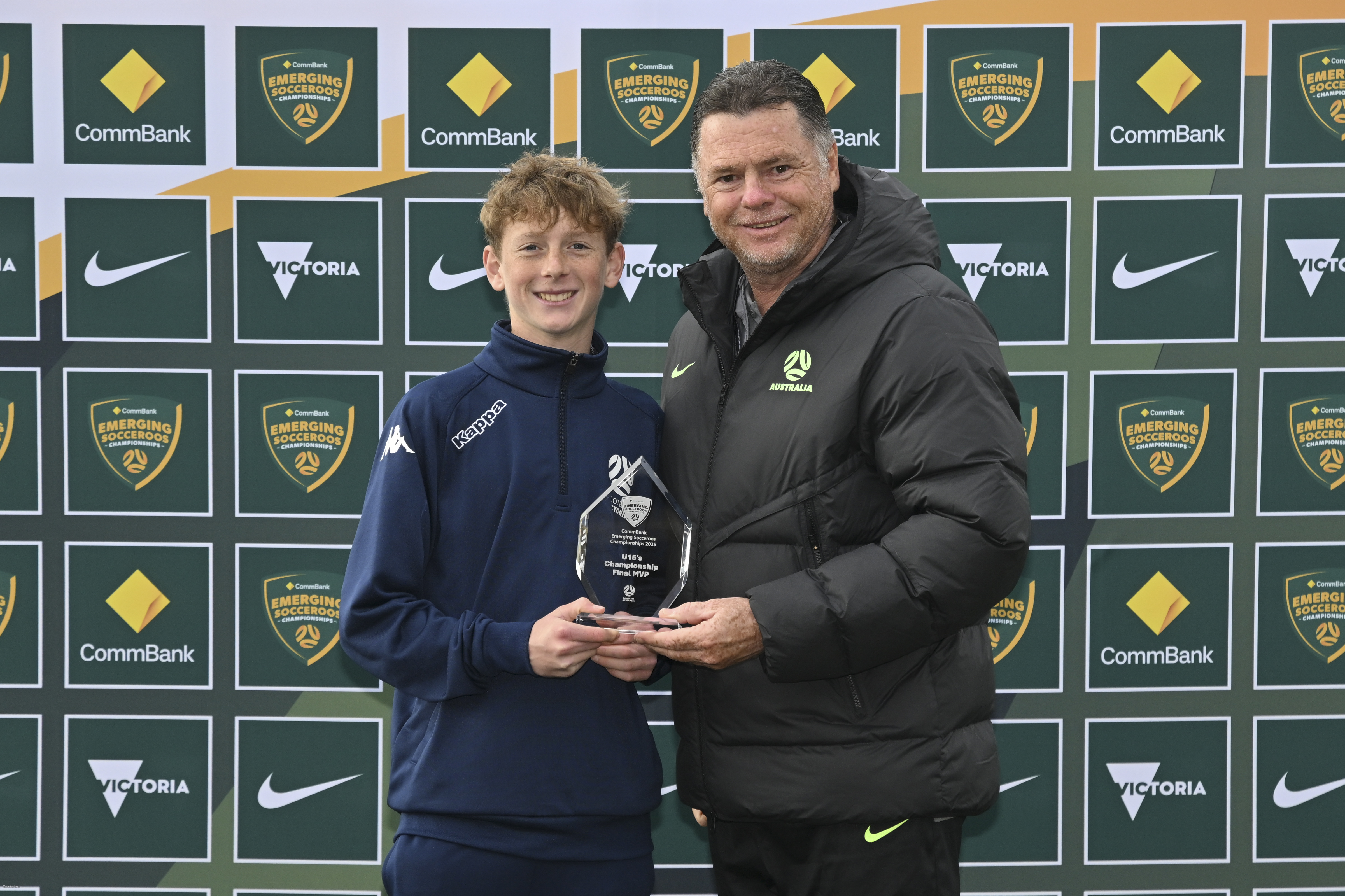 Carl Veart presents the Under 15s Championship Final MVP to Jordan Vonja (Victoria Blue). Photo Mark Avellino/Football Australia