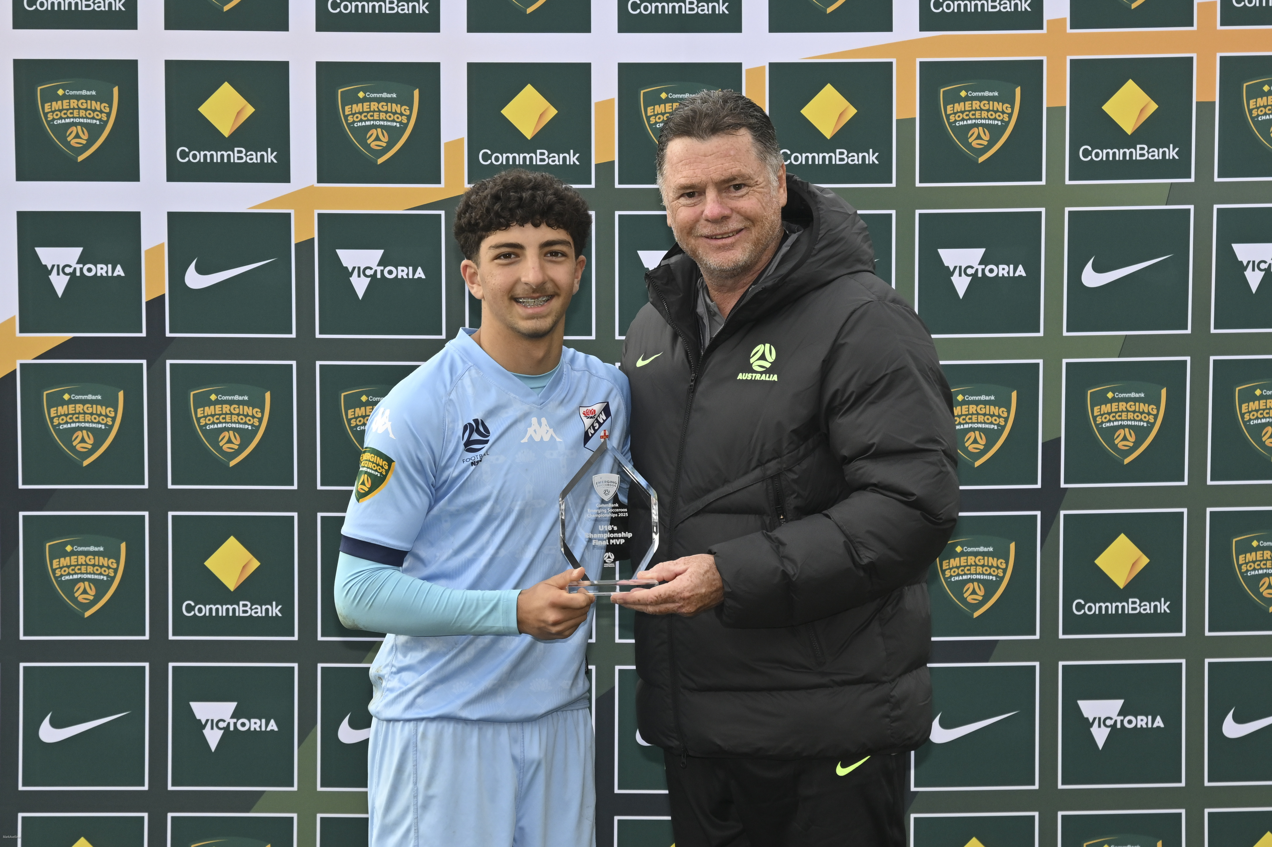 Carl Veart presents the Uner 16s Championship Final MVP to Emile Katrib (Football NSW Sky). Photo Mark Avellino/Football Australia