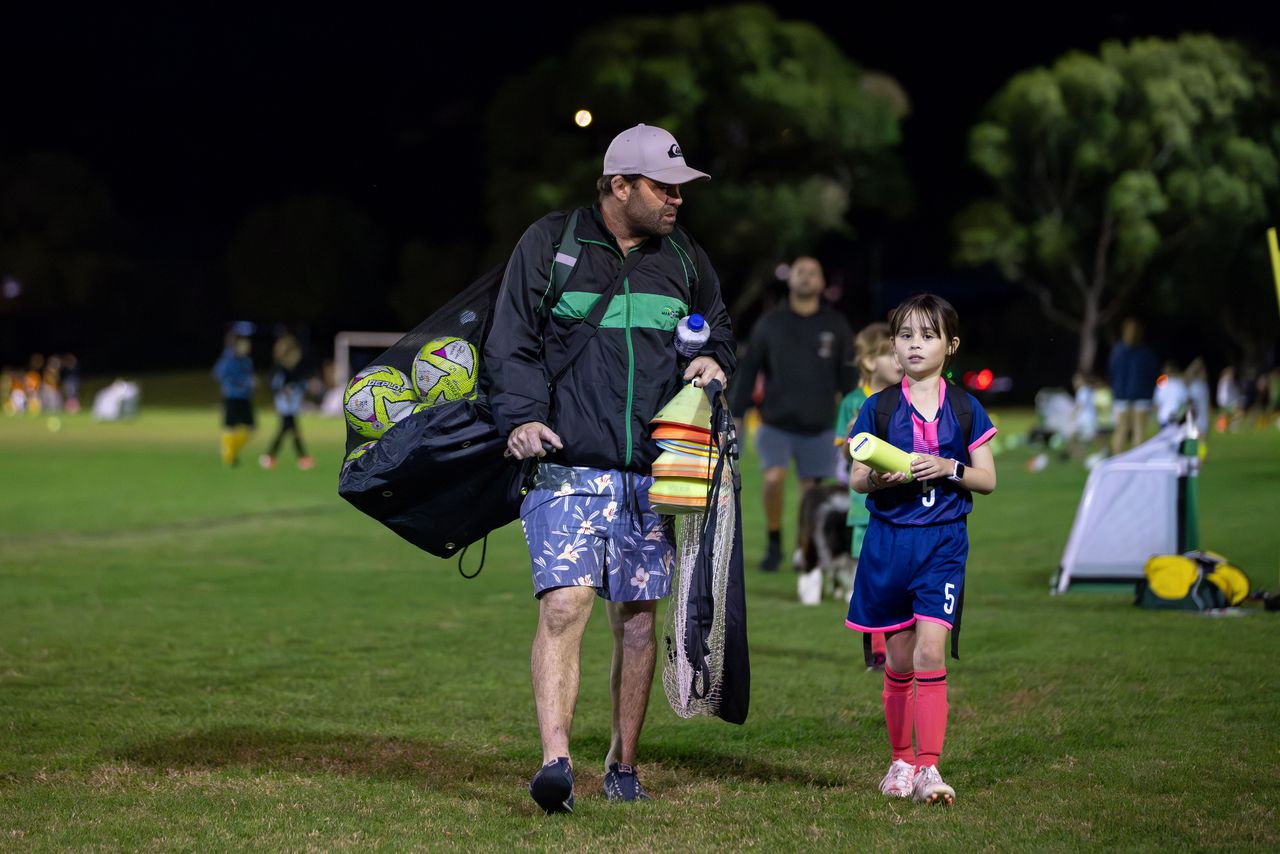 A coach talking to a player at Maroubra Unitred. (Photo: Football Australia)