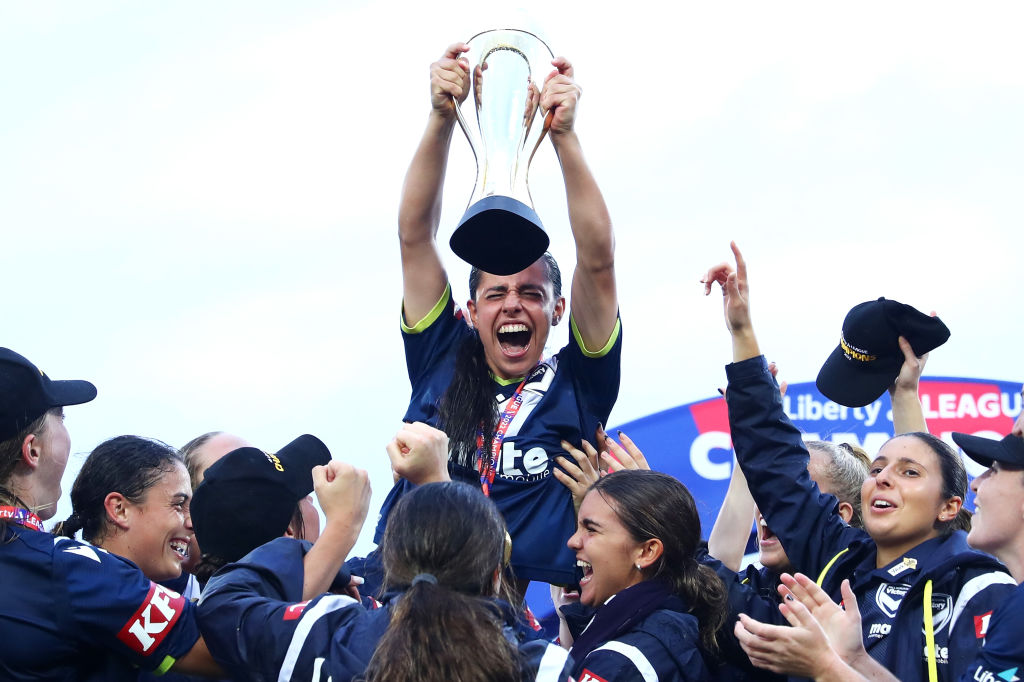 Alex Chidiac of the Victory holds up the trophy as she celebrates with her team after winning the A-League Womens Grand Final match between Sydney FC and Melbourne Victory at Netstrata Jubilee Stadium on March 27, 2022, in Sydney, Australia. (Photo by Mar