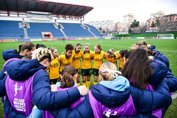 CommBank Young Matildas pre-match huddle before AFC U20 Women's Asian Cup v Japan, semi-final. Photo: HASAN PIRMUHAMEDOV/AFC